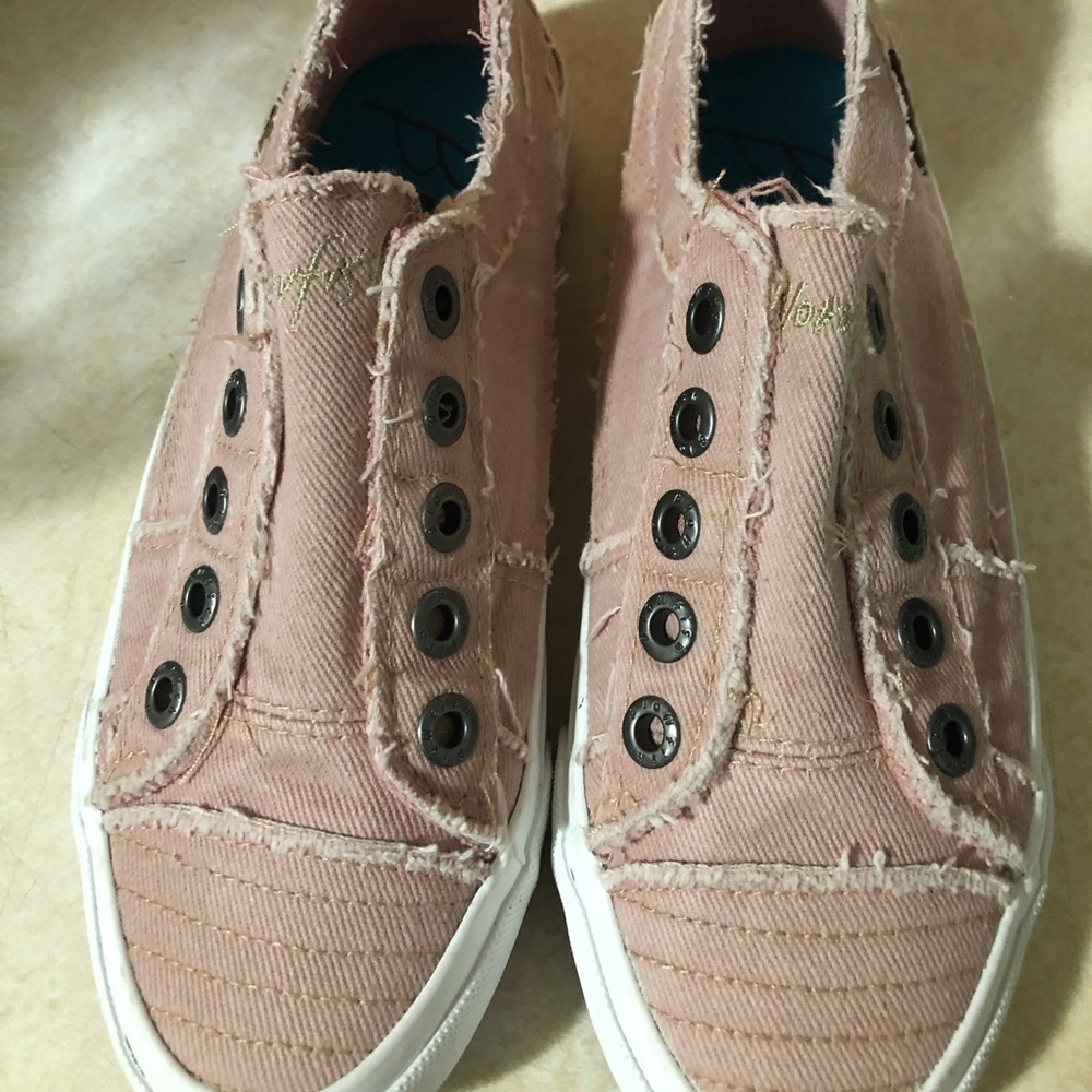 NWOT Pink Blowfish slip on sneakers